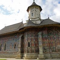 Церковь православного женского монастыря Молдовица, коммуна Ватра Молдовицей, уезд Сучава, Буковина, Румыния, 1532 г. Фото: Eugene Ward