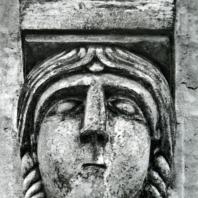 Владимир на Клязьме. Успенский собор. Маска в основании колонны аркатурного пояса. 1158-1161