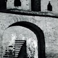 Александров. Успенский монастырь. Оборонительная стена. Вид со стороны двора. Фрагмент