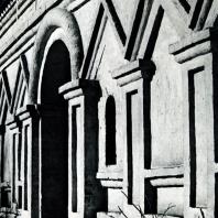 Дьяково. Церковь Иоанна Предтечи. Фрагмент фасада 1547
