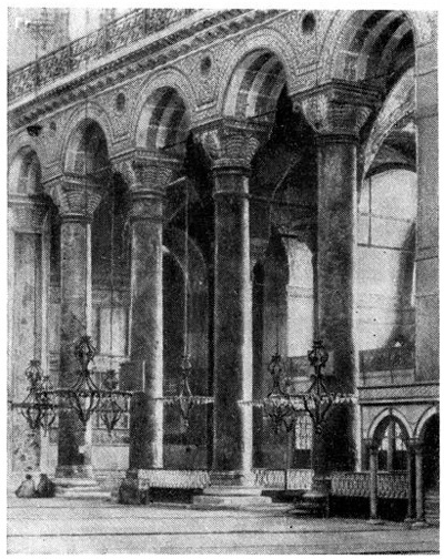 Константинополь. Собор Софии. Часть колоннады нижнего яруса на северной стороне центрального нефа