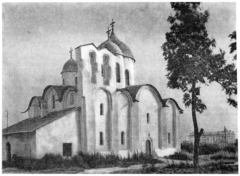 Псков, Собор Ивановского монастыря, XII в. Общий вид с юго-запада