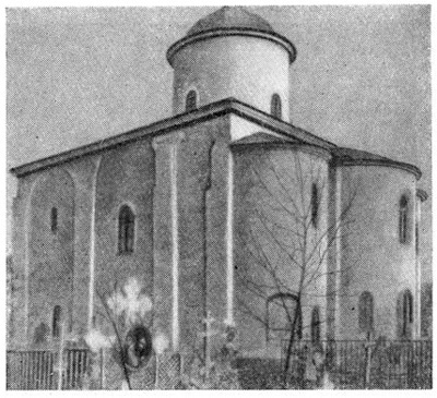 Новгород. Церковь Петра и Павла на Синичьей горе, 1185—1190 гг. Общий вид с юго-востока
