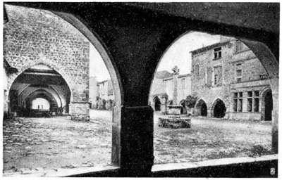 Портики в средневековых городах: Сен Макэр, рыночная плохцадь