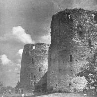 Изборск. Башни Темнушка и Вышка XIV-XV веков