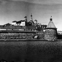 Соловецкий монастырь. Вид со стороны Святого озера. XV-XIX вв.