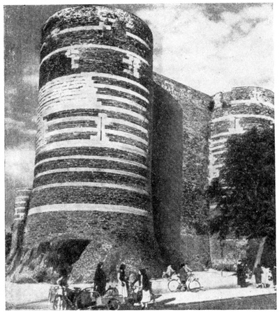 Анжер. Замок. Башня, XI—XII вв.