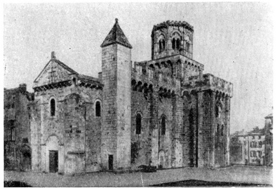 Руайя (Овернь). Церковь-крепость, XII—XIII вв.